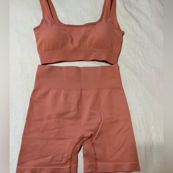 Amazon workout set! Size large - Picture 1 of 4